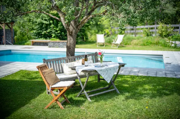 Garten mit Pool