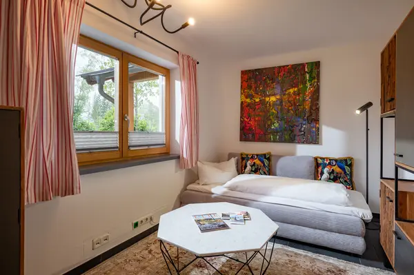 Wohnraum mit ausziehbarem Couchbett